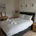 Spacious First Floor Family Flat, Sea View