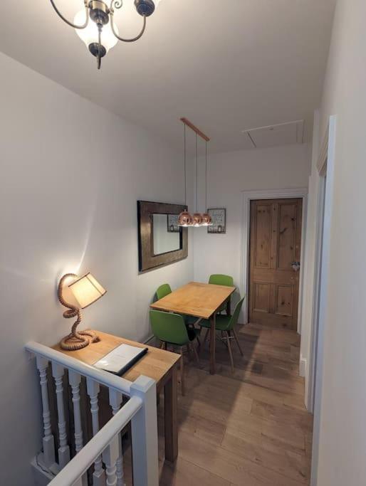 Spacious First Floor Family Flat, Sea View Apartment Torquay