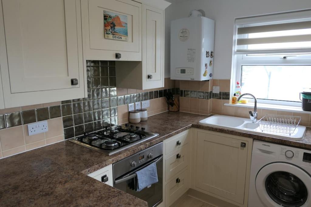 Apartment Spacious First Floor Family Flat, Sea View
