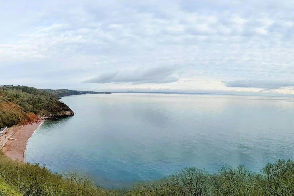 Apartment Spacious First Floor Family Flat, Sea View