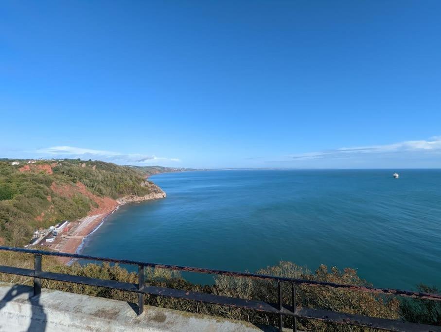 Spacious First Floor Family Flat, Sea View Apartment Torquay