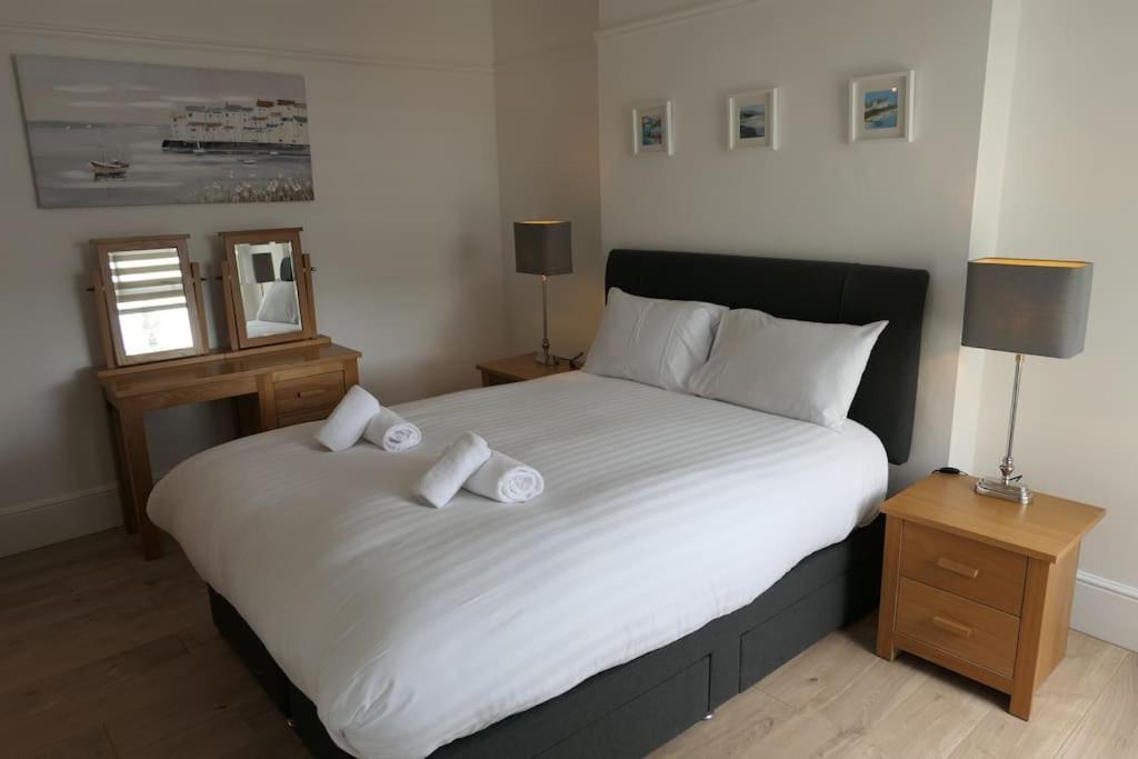 Spacious First Floor Family Flat, Sea View Apartment