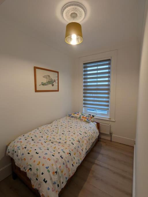 Spacious First Floor Family Flat, Sea View Apartment
