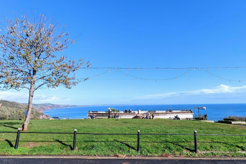 Spacious First Floor Family Flat, Sea View Apartment