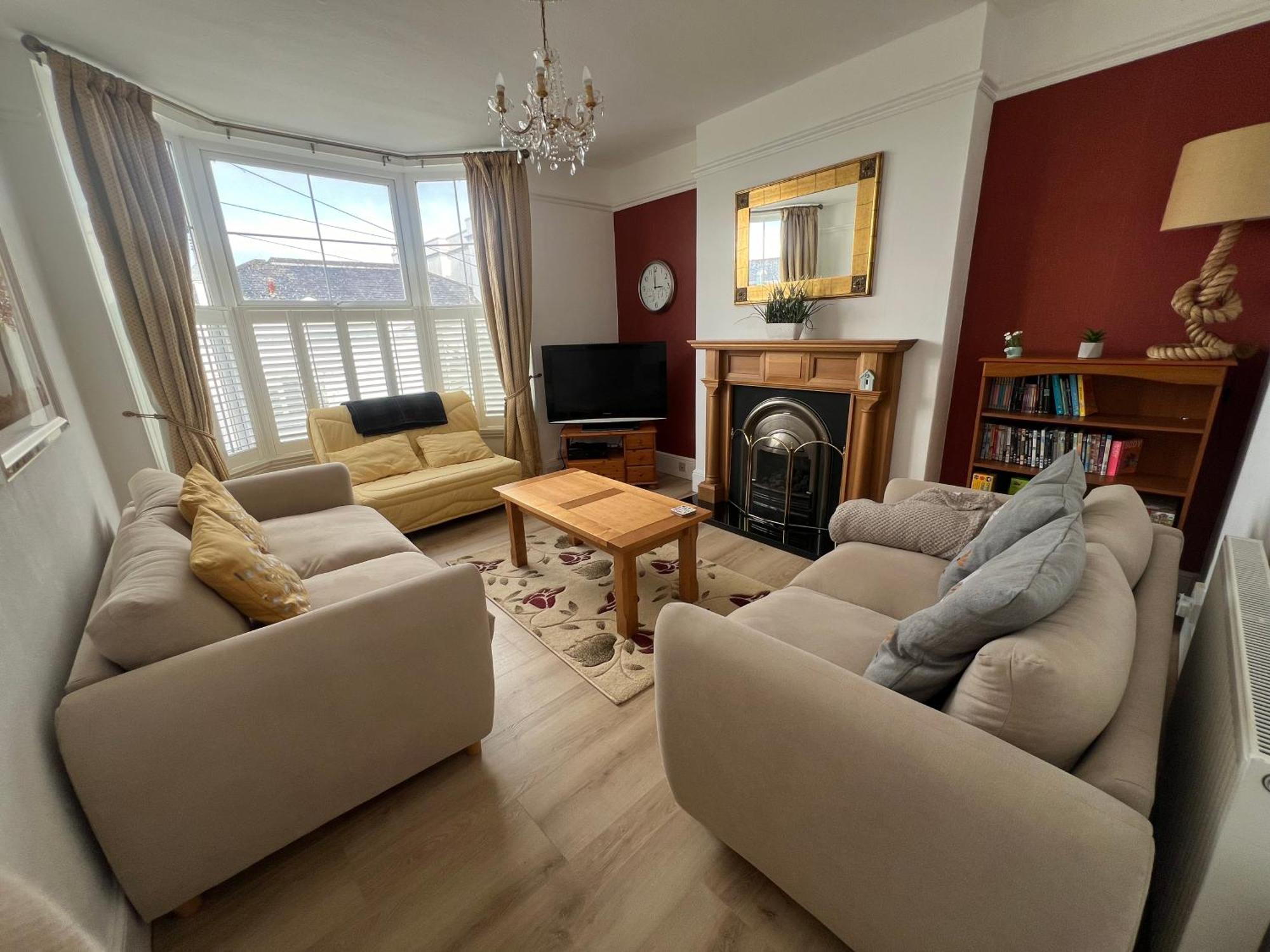 Spacious First Floor Family Flat, Sea View *
